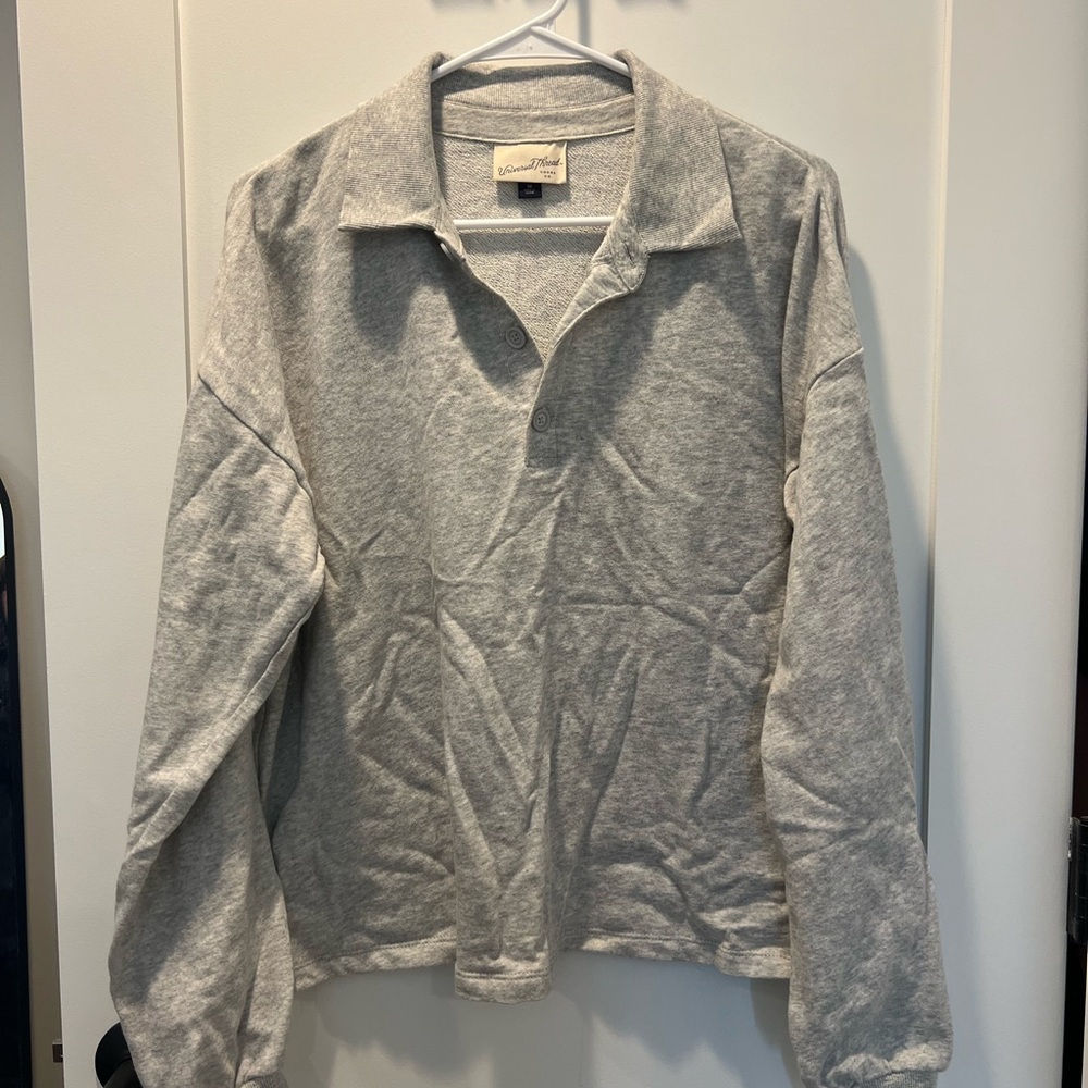 Universal Thread Light Gray V-Neck Sweater